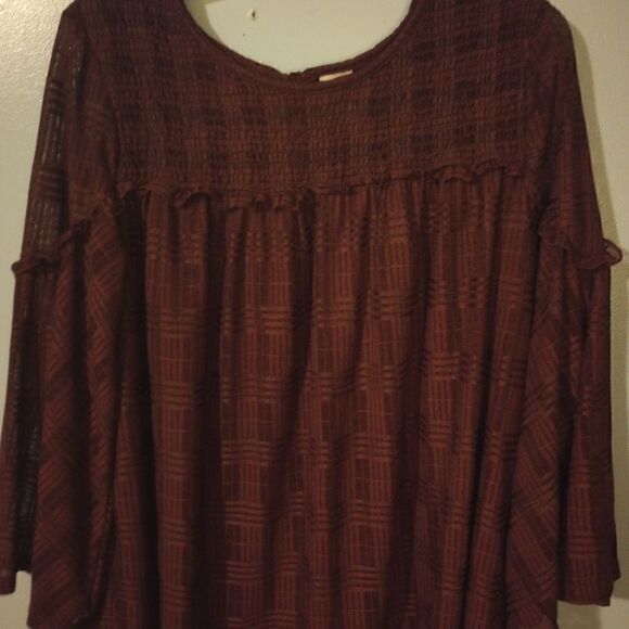 Bell sleeve plaid lace tunic with keyhole closure in back - Picture 5 of 12